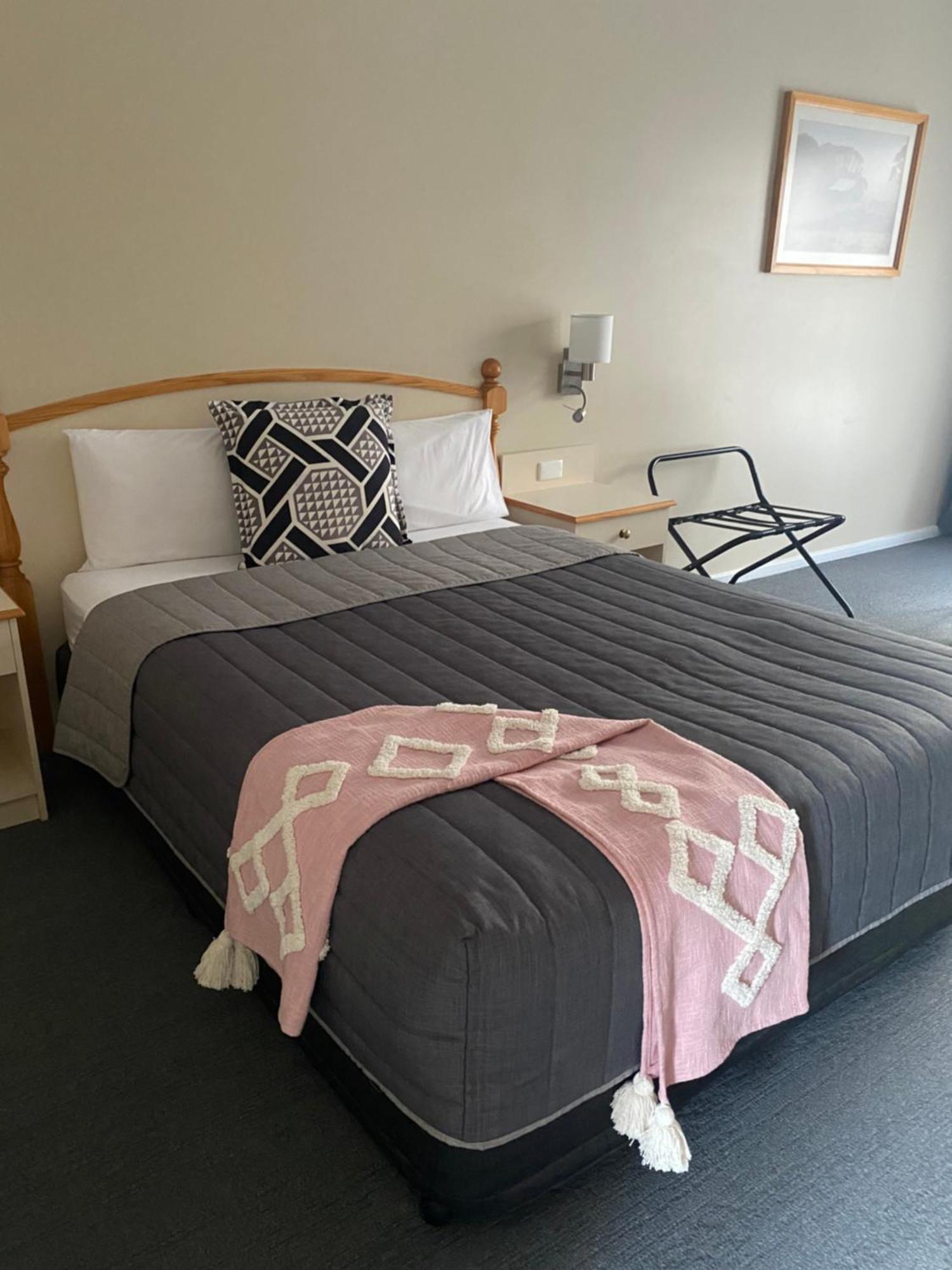 Tumbarumba Motel & Elms Restaurant Esterno foto
